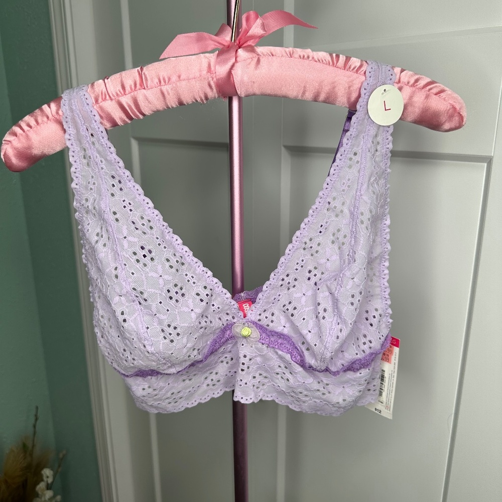 Cosmopolitan Eyelet Lace Bra NWT